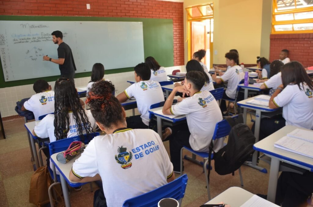 Reestruturação do plano de carreira dos servidores da educação é aprovado pela Alego