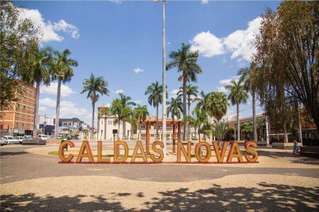 Caldas Novas deve começar a cobrar taxa de turistas em 2025; entenda
