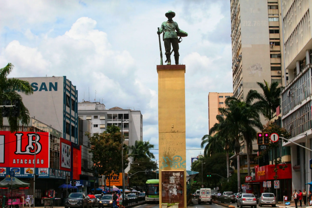 Finados altera funcionamento dos serviços públicos e comércios em Goiânia; veja o que abre e fecha