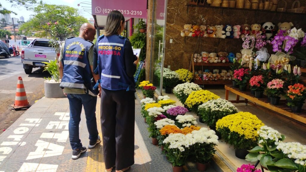 Fiscais do Procon Goiás visitam floricultura na Região Metropolitana de Goiânia, imagem de arquivo de 2025