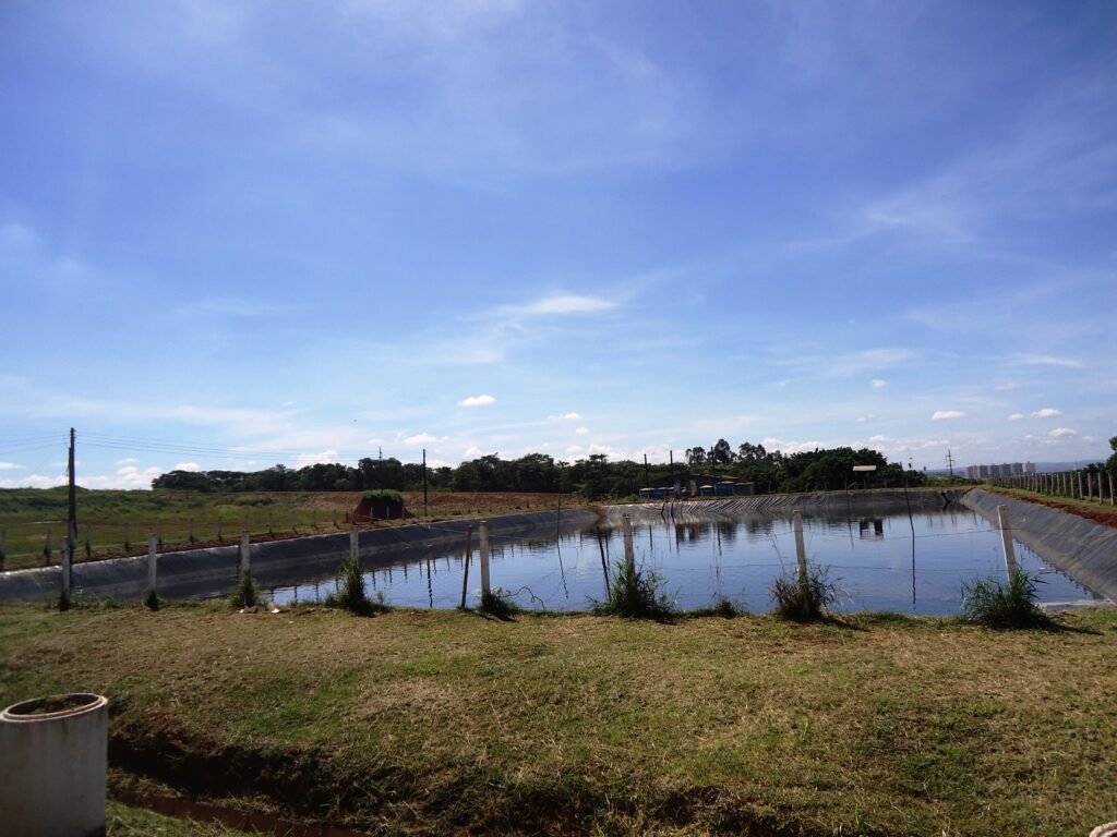 Fotografia real do aterro sanitário de Goiânia em 2010; imagem ilustrativa para matéria sobre destinação de resíduos em Goiás