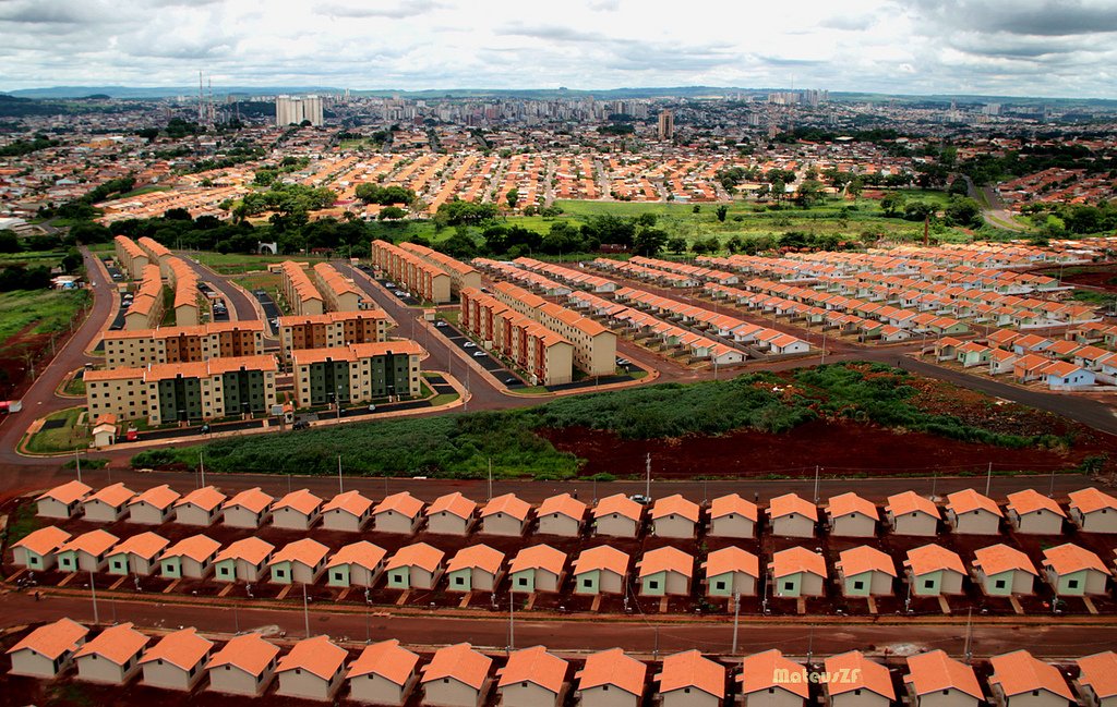 Conjunto de casas populares em Ribeirão Preto, São Paulo, em fotografia de 2011; imagem ilustrativa, não retrata as entregas de escrituras em Goiás