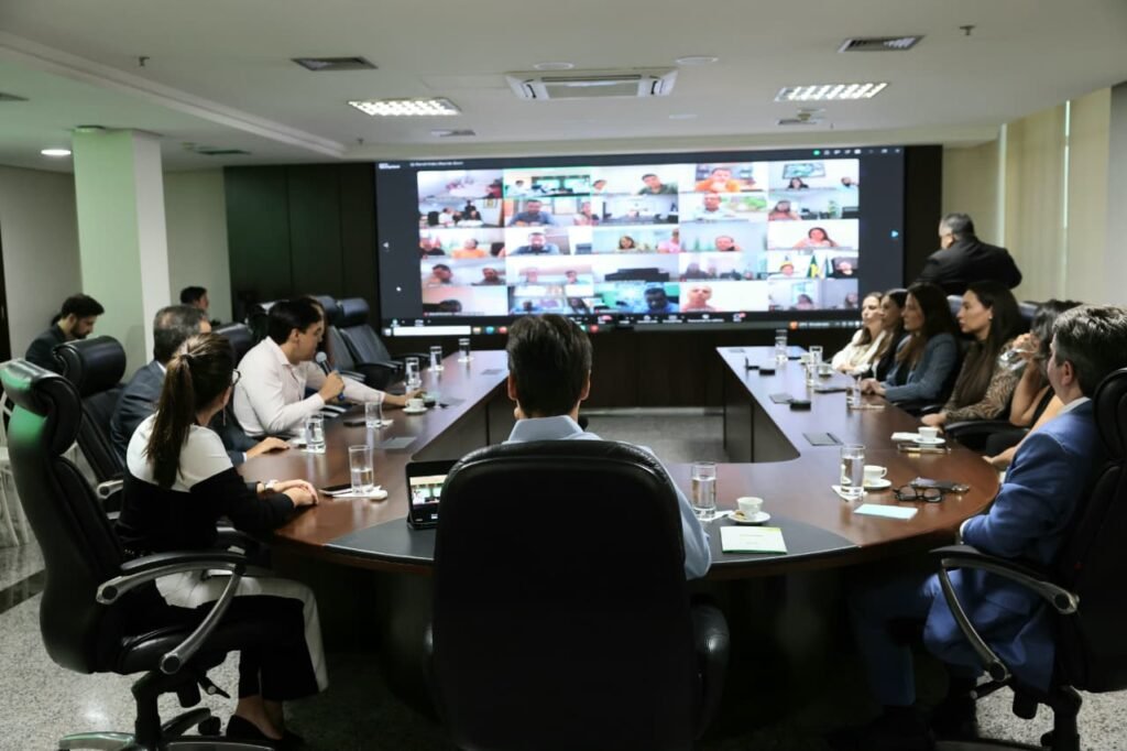 Governador Daniel Vilela em reunião com prefeitos de Goiás sobre combate à dengue, zika e chikungunya