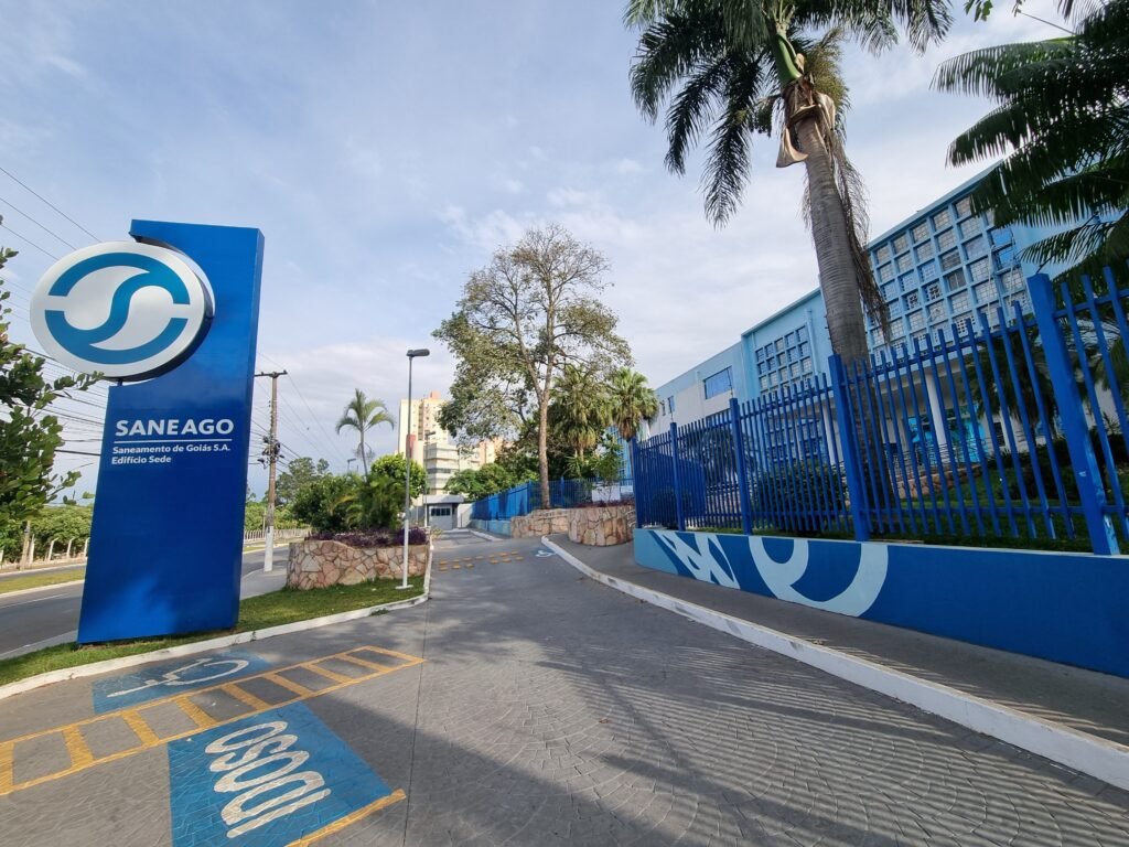 Fachada da sede da Saneago no Jardim Goiás, em Goiânia, fotografada em outubro de 2025