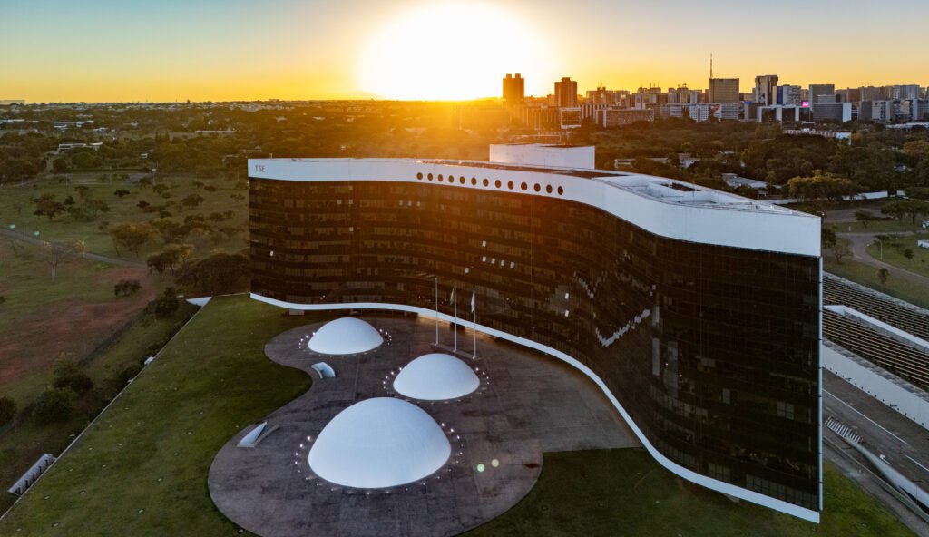 Vista aérea do prédio do Tribunal Superior Eleitoral, em Brasília