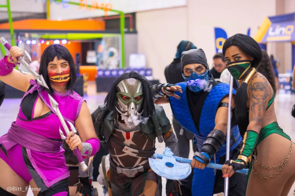 Público reunido em evento de cultura geek no Shopping Estação Goiânia